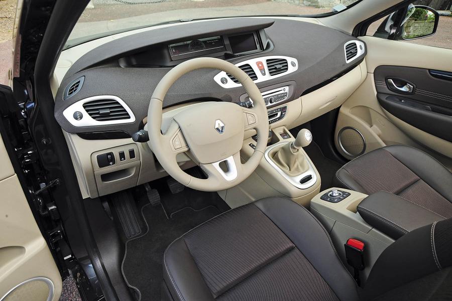 Торпедо Renault Scenic 2009 года  (фото 16 из 44)